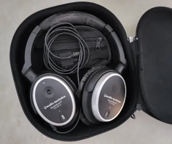 Fones De Ouvido Audio-technica Ath-anc7b Case E Acessório Preto