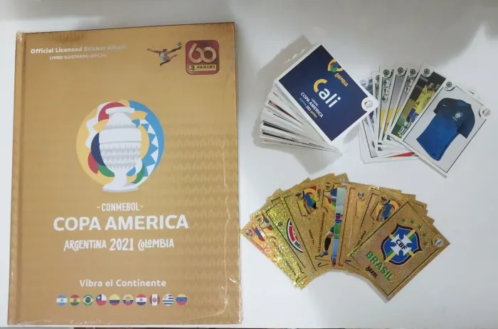 Álbum Dourado Capa dura Copa América 2021, leia a descrição!