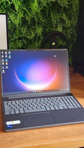 IdealPad Slim3 - i7 16gb DDR5 512 SSD
