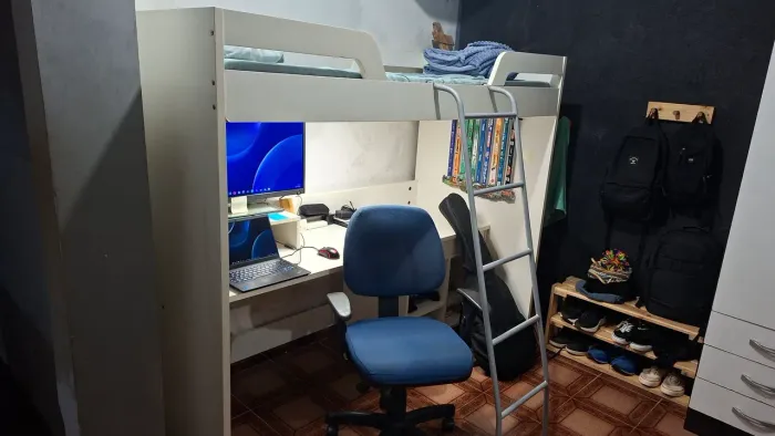 Cama alta multifuncional (com escrivaninha)