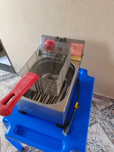 VENDO FRITADEIRA ELÉTRICA 6 LITROS