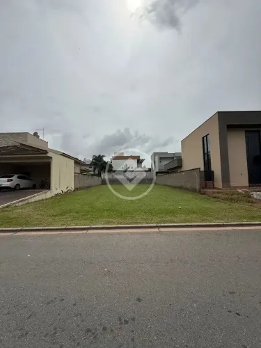 Lote à venda no *Condomínio Jardins Lisboa* com 400 m² de área total. codigo: 275773