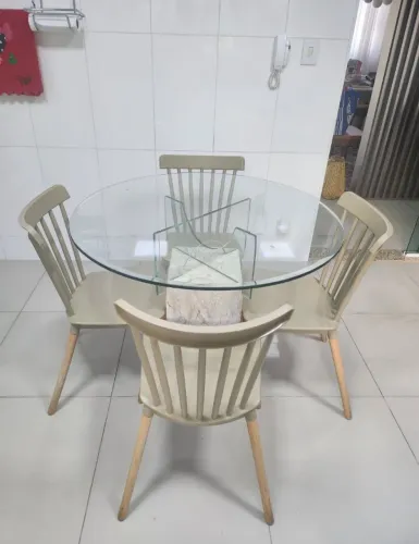 Mesa de Vidro com mármore e Cadeiras