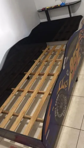 Cama infantil modelo carinho com os pé