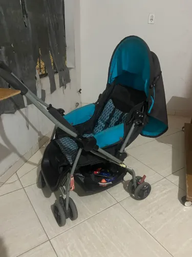Vendo carrinho de bebê em ótimo consumo