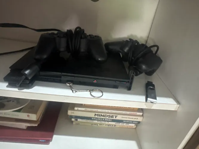PS2 - 2 PEN DRIVES e 2 CONTROLES