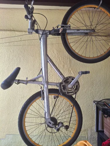 Bicicleta de alumínio aro 26