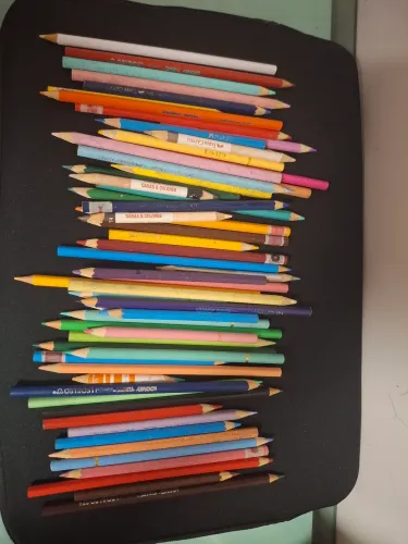 49 lápis de cor para doação