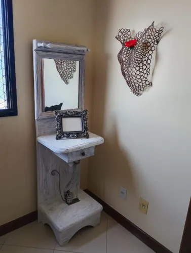 Penteadeira Rústica em Pátina (170x50cm) - Charme e Elegância para seu Quarto