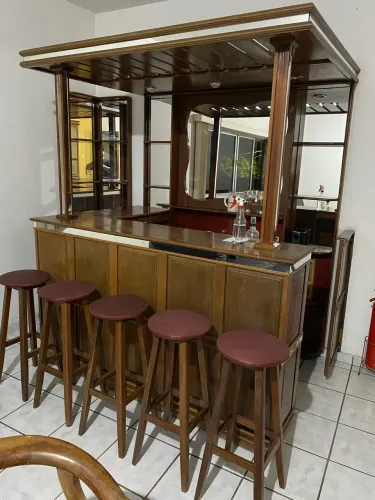 Bar em mogno 