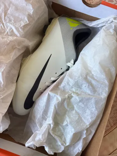 Chuteira Nike Mercurial Victory II FG
