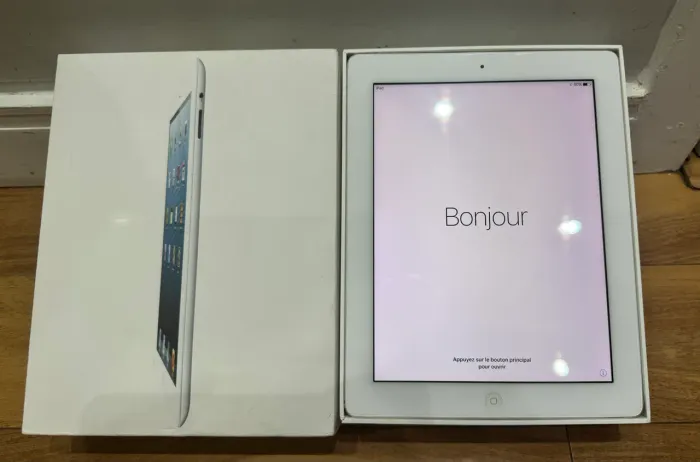 iPad 4a Geração 16GB 9.7" Branco A1458 - Apple