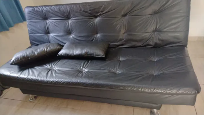 Sofá cama de couro 