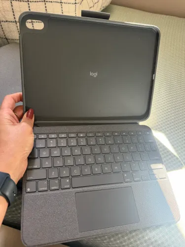 Capa com Teclado para iPad 10th geração logitec combo touch