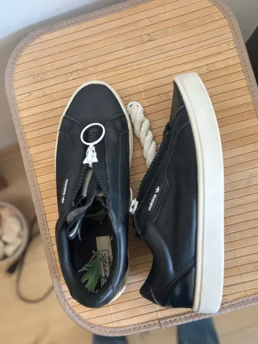Tênis adidas sleek zíper couro