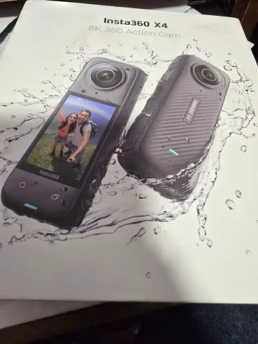 Insta 360 x4
