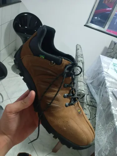 Bota para trilha e trabalho 