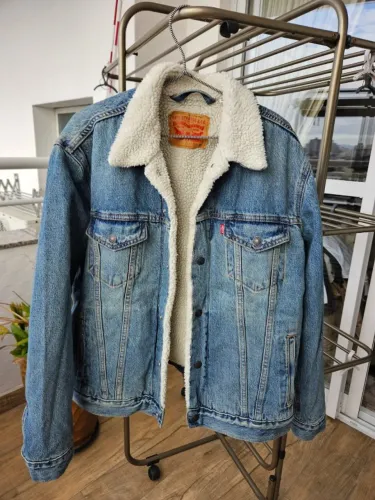 Jaqueta Trucker Levi's Sherpa Type 3 masculina azul claro tam. M seminova