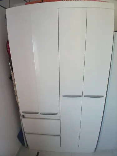 Guarda roupas 4 portas e 2 gavetas usado excelente