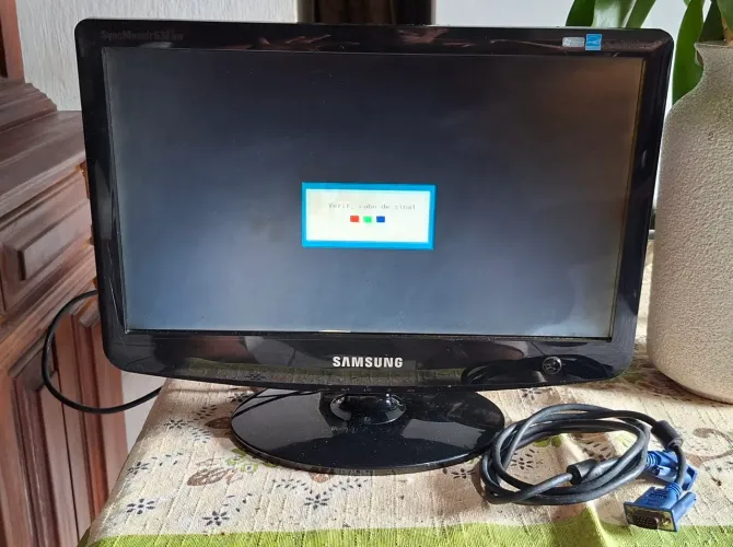 Monitor Samsung 632NW - 15.6 polegadas Novíssimo