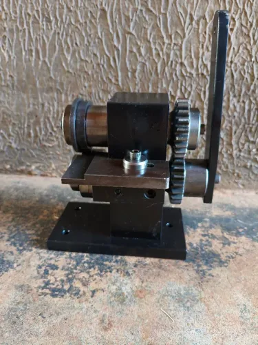 Tesoura rotativa para ourives