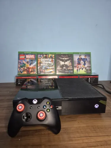 Xbox One + 4 Jogos (GTA, BATMAN E FIFA) na caixa - Com pasta termica nova