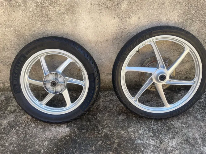 Vendo rodas Honda biz 125 originais Honda