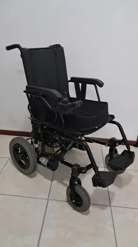 Cadeira de Rodas Motorizada Freedom Compact 13