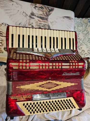 Vendo acordeon vintage usado marca CRUCIANELLI