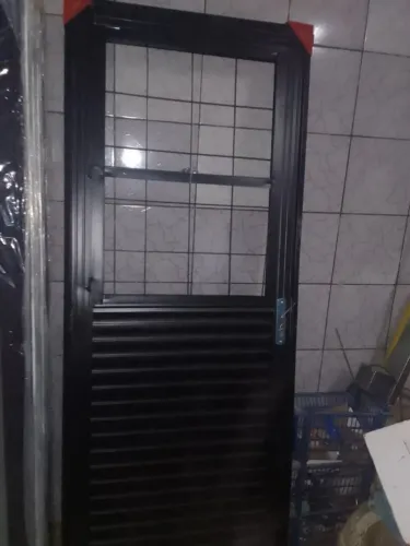 porta veneziana mista com postigo completa sem o vidro 2,10x80 399,90 a vista 