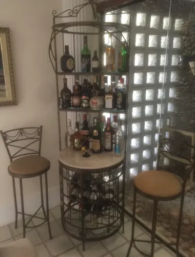 Bar e aparador em ferro e mármore travertino 