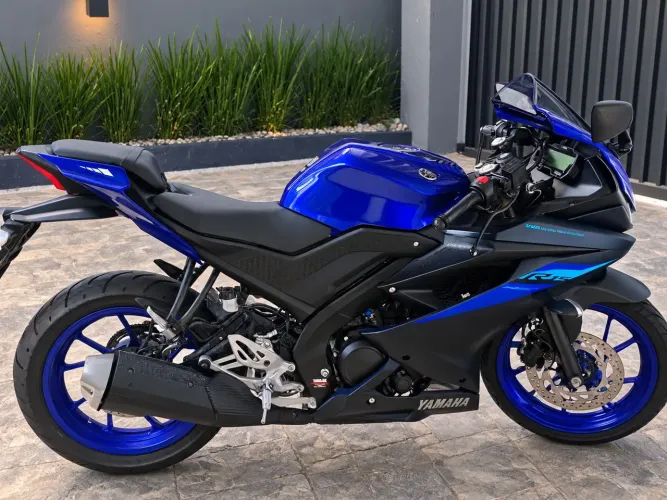 Vendo r15 2025 pouquíssimo usada(menos de 3mil km)