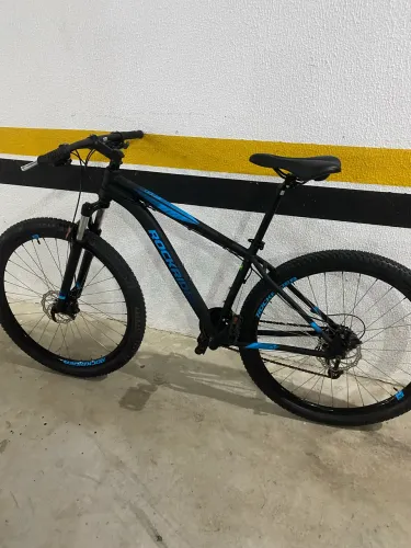 Bicicleta aro 29 Semi nova.