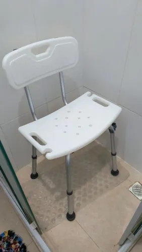 Vendo de cadeira / banqueta de banho - Nova