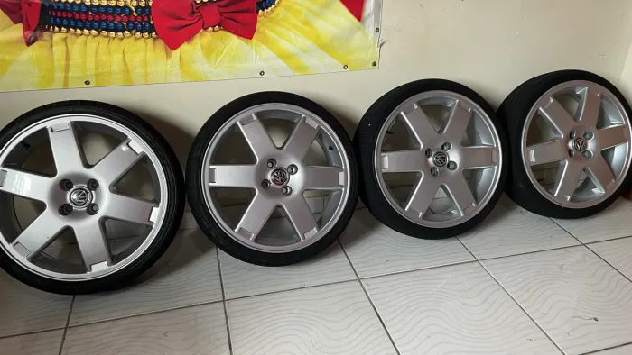  RODAS  CROSSOVER BRW1660 ARO 18 TALA 6 , FURACÃO 4x100, SEMINOVOS , COM 4 PNEUS NOVOS 