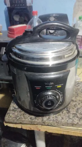 Vendo uma panela de pressão elétrica funcionando perfeitamente em bom estado 