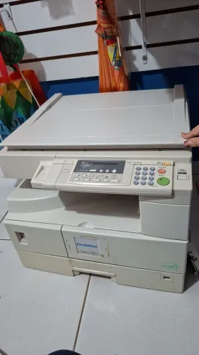 Impressora Copiadora a laser (Gestetner 1312 )para retirar peças ou sucata. Ainda liga