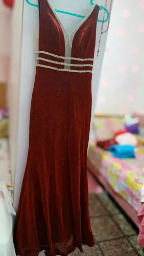 Vestido longo de festas.