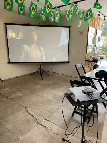 Aluguel de projetor e telão