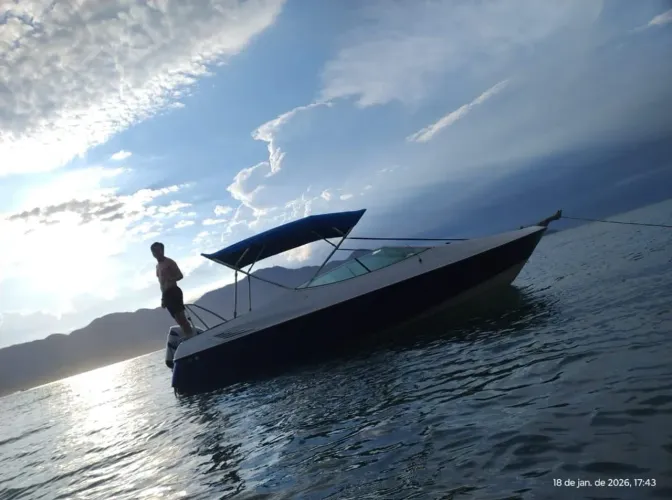 Lancha Ventura OPEN 23 - C/ Motor 225 HP Optmax