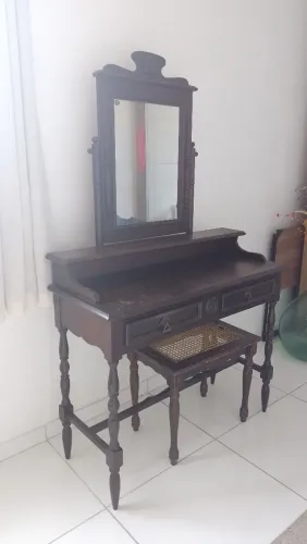 Vende-se: linda penteadeira retrô! Perfeito estado. Banco pequena avaria tela de Rattan.