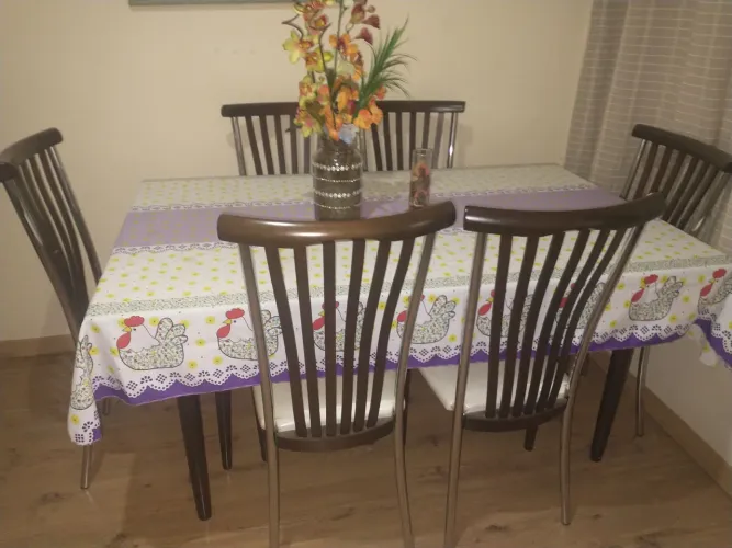 Mesa com 6 cadeiras 