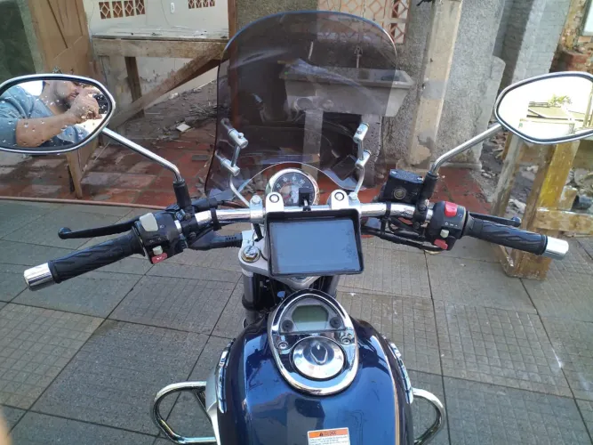Moto impecável