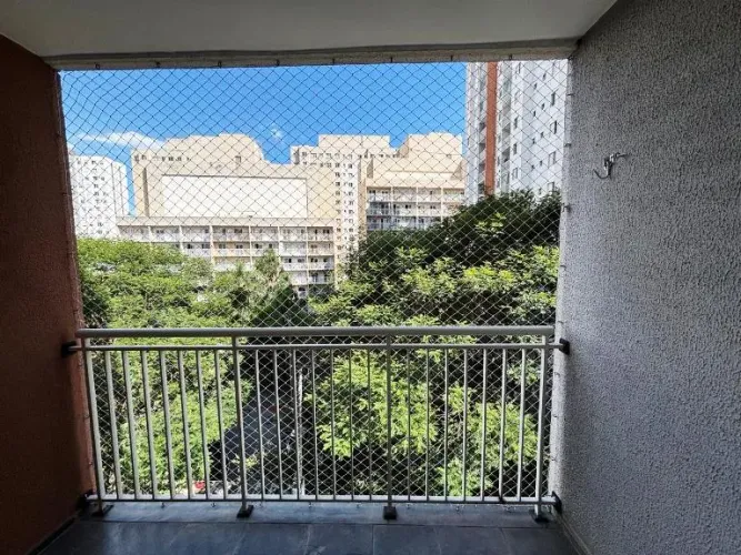 APARTAMENTO 2 DORMS SENDO UMA SUITE E LIVING AMPLIADOS COM COZINHA AMERICANA COM ARMARIOS