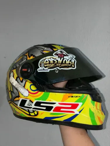 Capacete LS2 tamanho 58 com duas viseiras