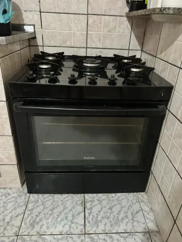 Vendo fogão 5 bocas, todas funcionando e o forno tbm