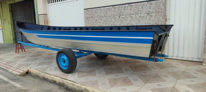 Vendo lancha de alumínio 6 metros com carreta (não rodoviária)