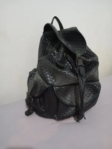 Mochila de couro preta