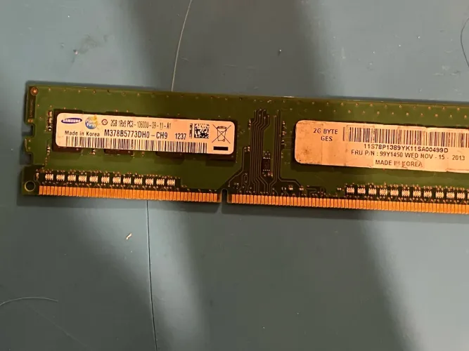 Memória RAM Samsung 2GB DDR3 1333MHz PC3-10600U para Desktop