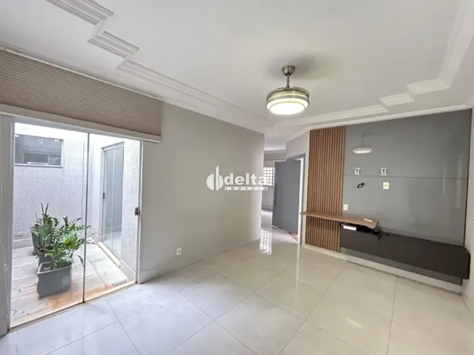 Casa com 3 quartos sendo 1 suíte disponível para locação e venda no bairro Santa Rosa em U